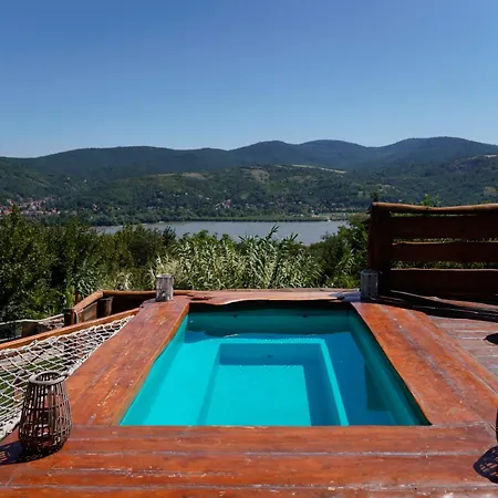 Lyra Hill - Luxury For The Poetry Of Wooden נגימארוש