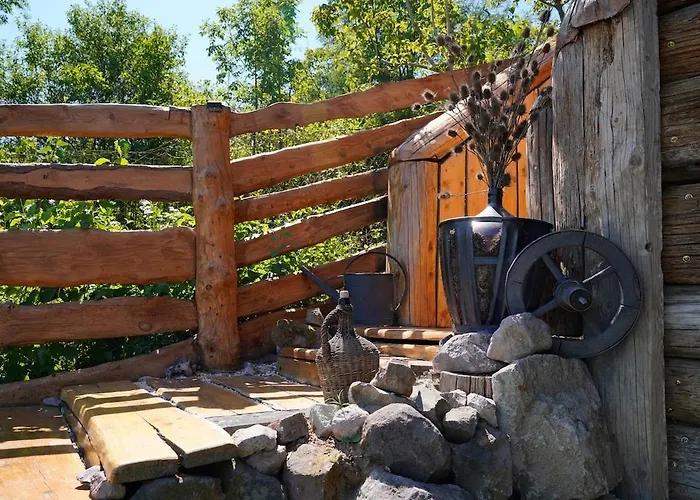 Lyra Hill - Luxury For The Poetry Of Wooden Vilă