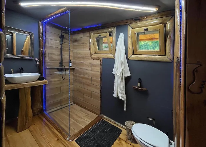 Lyra Hill - Luxury For The Poetry Of Wooden Vilă