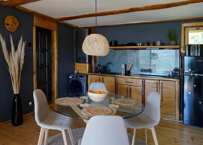 Lyra Hill - Luxury For The Poetry Of Wooden