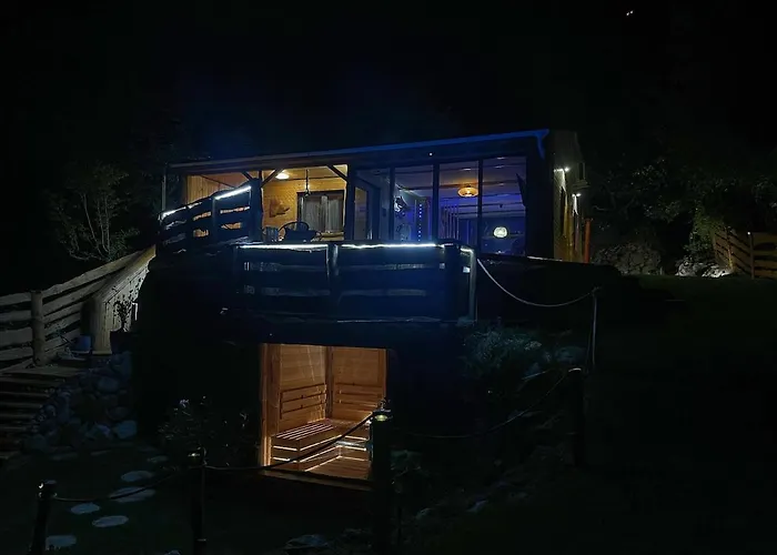 Lyra Hill - Luxury For The Poetry Of Wooden *